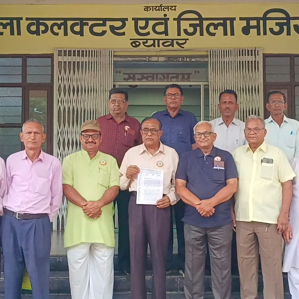ब्यावर में पेंशनर समाज ने मांगी 25 बीघा जमीन:आधुनिक सुविधाओं वाला विशाल पेंशन भवन बनाने का प्रस्ताव, कलेक्टर से लगाई गुहार