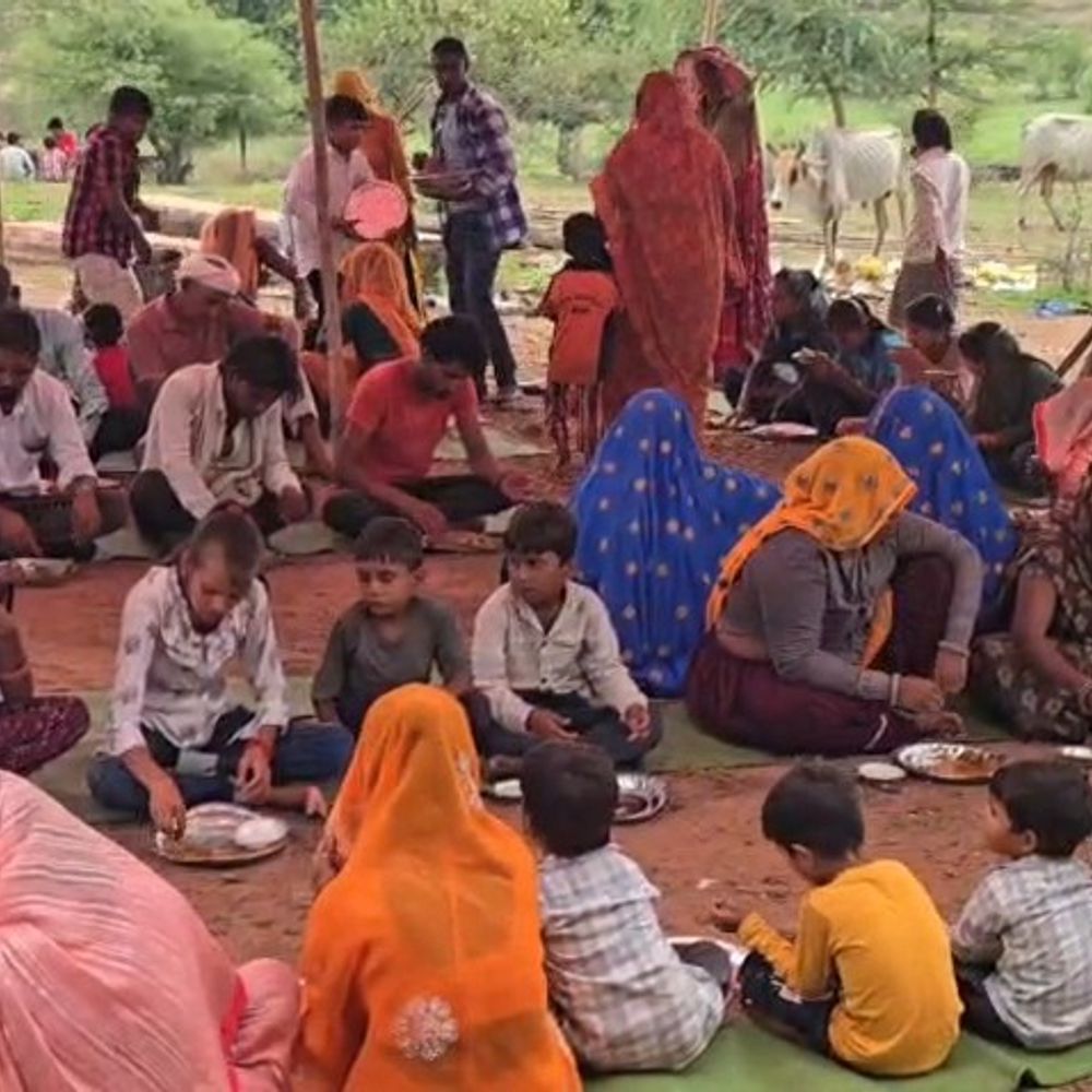 भंडारे में हजारों श्रद्धालुओं ने ग्रहण की प्रसादी:भीकमपुरा हनुमान मंदिर में पूर्णाहुति के साथ रामचरितमानस पाठ का समापन