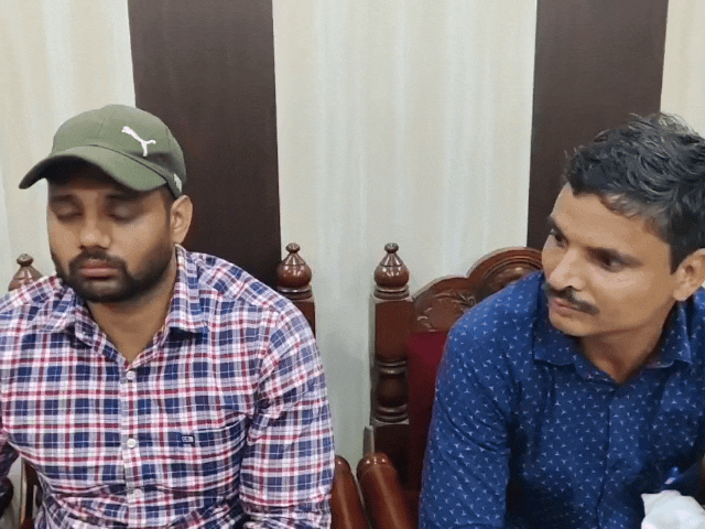 भरतपुर में 2 पटवारी रिश्वत लेते गिरफ्तार:बाजार में 30 हजार लेते पकड़े गए; जमीन की माप और निशानदेही की एवज में मांगी थी घूस