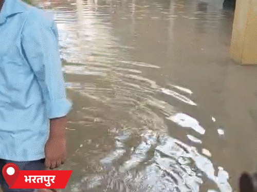 भरतपुर में झमाझम बारिश, अलवर में स्कूल-हॉस्पिटल में पानी घुसा:जयपुर सहित कई जिलों में रुक-रुककर बरसात; 2 दिन बाद फिर बदलेगा मौसम
