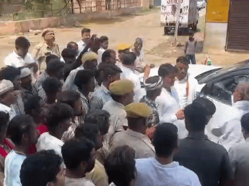 मंत्री मदन दिलावर के खिलाफ लगे मुर्दाबाद के नारे:सांड के हमले में जान गंवाने वाले परिवार को सहायता नहीं मिलने पर फूटा गुस्सा