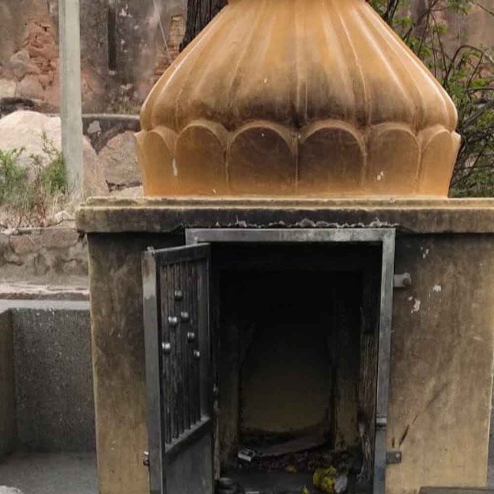 मंदिर में मूर्ति खंडित करने का आरोप:कार्रवाई की मांग को लेकर कोतवाली में शिकायत दी
