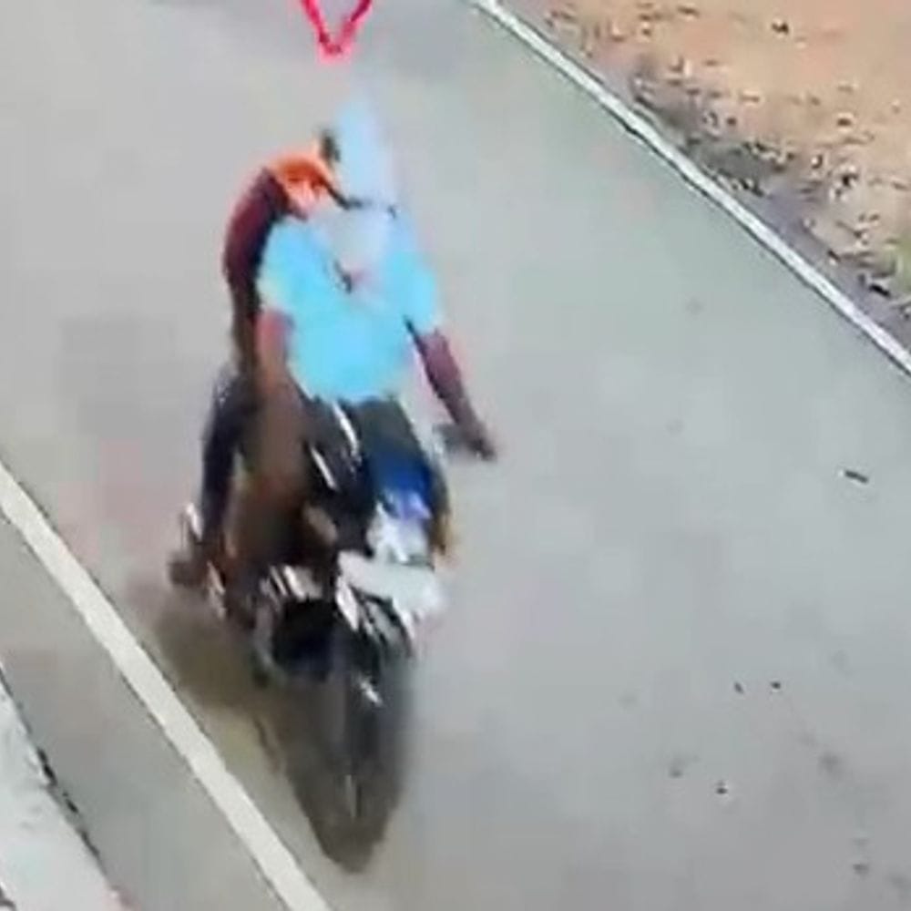 मंदिर से लौट रही महिला से 3-लाख की चेन लूटी:घर के बाहर बाइक सवार बदमाशों ने दिया वारदात को अंजाम
