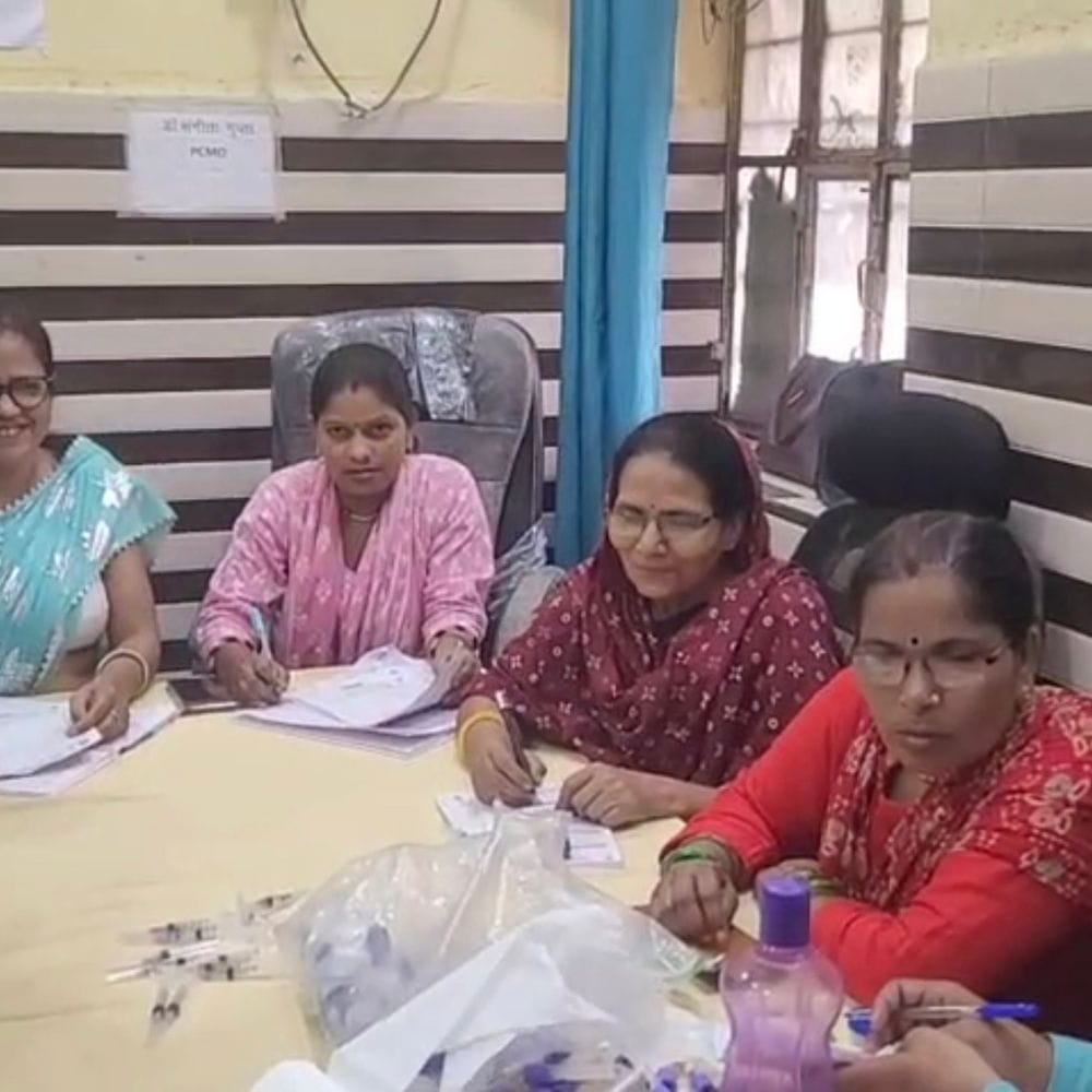 मनियां सीएचसी पर 134 गर्भवती महिलाओं की जांच:पीएम सुरक्षित मातृत्व अभियान के तहत लगा शिविर, हाई रिस्क प्रेगनेंसी की स्क्रीनिंग
