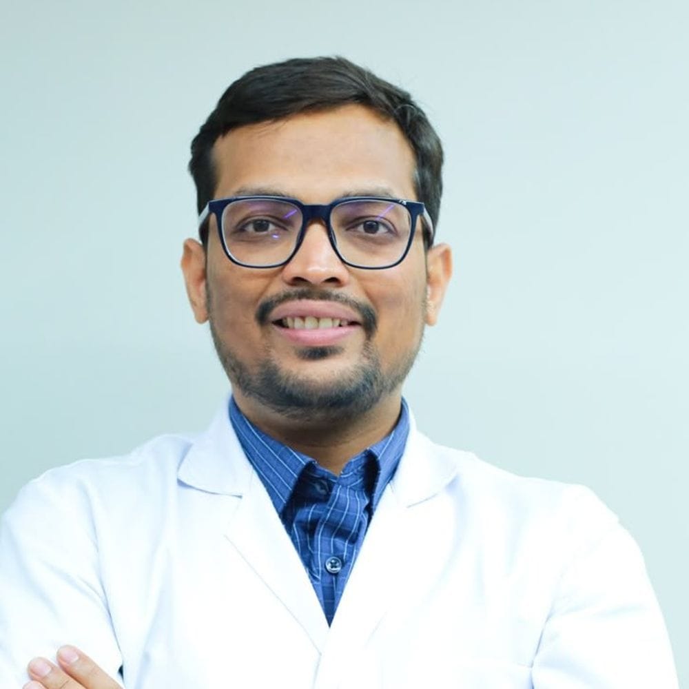 मरीज के पेट से निकाला 48 सेमी का कैंसर ट्यूमर:8 घंटे चली जटिल सर्जरी, किडनी और आंत का हिस्सा भी हटाना पड़ा