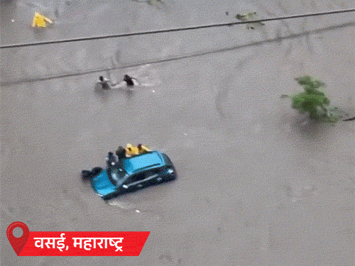 महाराष्ट्र के वसई में 20 कारें डूबीं:नदी खतरे के निशान के करीब; छत्तीसगढ़ में घरों में पानी घुसा; गुजरात में कार बही