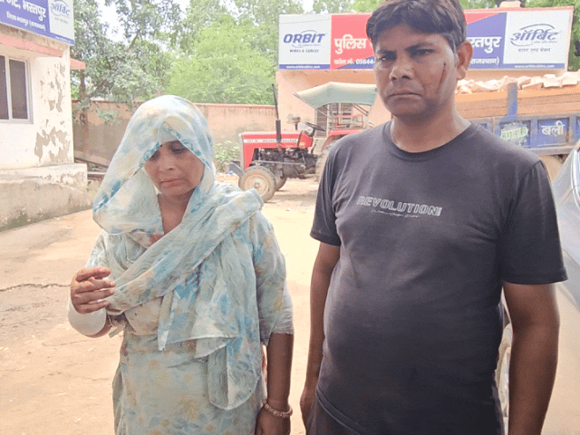 महिला का हाथ काटने ग्राइंडर लेकर पीछे भागा पड़ोसी:पक्ष में गवाही नहीं देने से नाराज था, पति को भी डंडों से पीटा