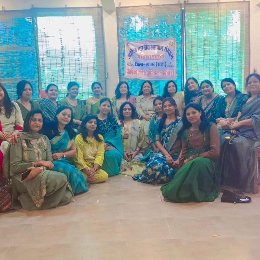 महिलाओं ने खेल, गीत, नृत्य किए
