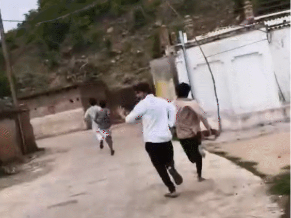 युवक बोला- धीरेंद्र शास्त्री के भाई ने पीटा, गोली मारी:वीडियो में हथियार लेकर भागता दिखा सालिग्राम; बागेश्वर धाम पीठाधीश्वर ने कहा- मेरा उससे संबंध नहीं