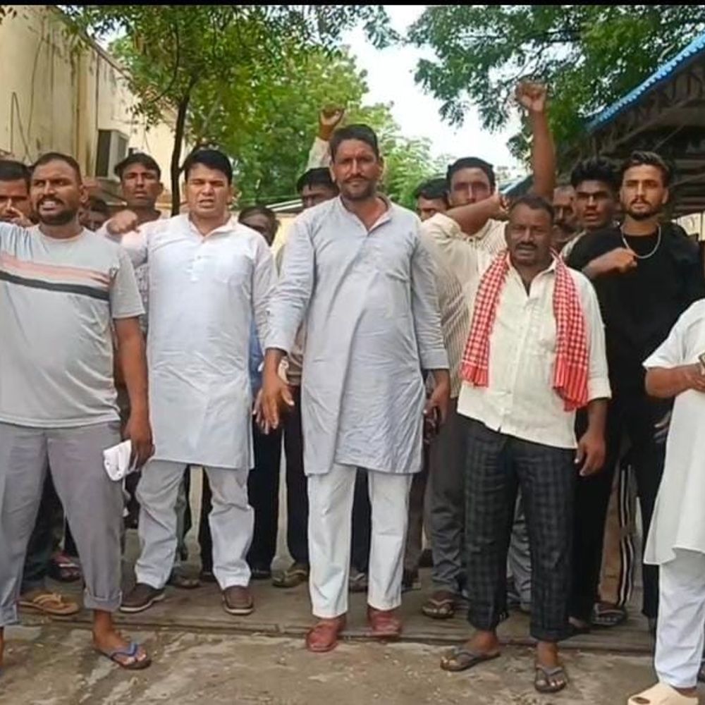 राजलदेसर सीएचसी का लोगों ने किया घेराव:डॉक्टर की पुनर्नियुक्ति के विरोध में किया प्रदर्शन, उग्र आंदोलन की चेतावनी दी