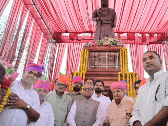 राज्यपाल माथुर बोले-अरविंद, कमाल कर दिया…ओल्ड को गोल्ड बना दिया:JNVU में 132 साल बाद जसवंत सिंह की प्रतिमा का हुआ अनावरण