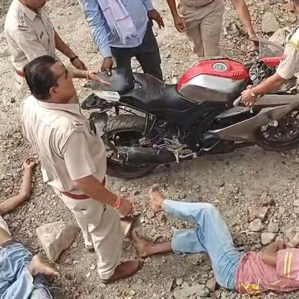 रात में नाले में गिरे दो युवक, मौत:घर लौटते समय नाला नहीं दिखा, बाइक बेकाबू होकर गिरी