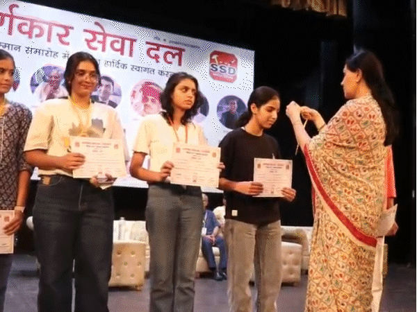 राष्ट्रीय शिक्षा रत्न सम्मान में पहुंचीं डिप्टी सीएम दीया कुमारी:बोलीं- शिक्षा से ही बनेगा विकसित भारत, मेधावी स्टूडेंट्स को आगे बढ़ाना समाज की जिम्मेदारी