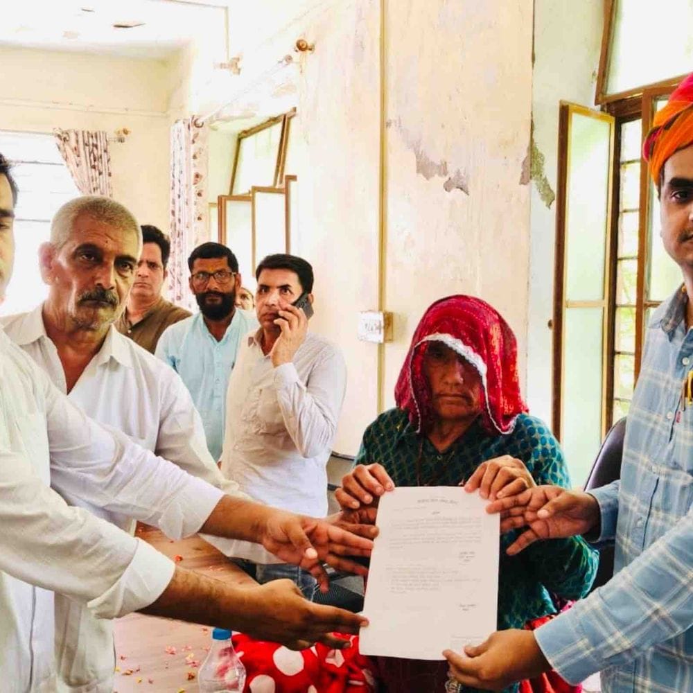 रींगस अरनिया पंचायत में उपसरपंच ने सरपंच का कार्यभार संभाला:श्रद्धांजलि सभा में सौंपा गया कार्यभार, अजय सिंह खर्रा ने प्रदान किया नियुक्ति पत्र