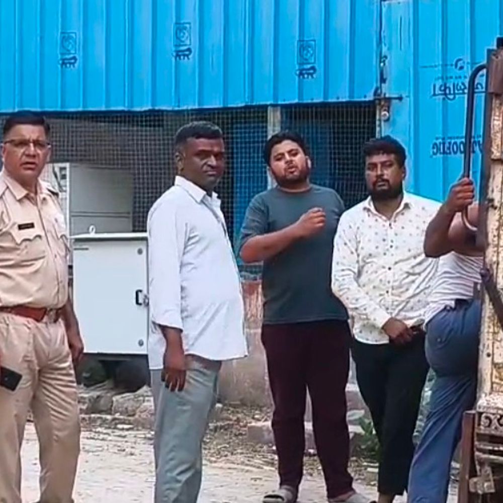रेलवे ट्रैक के पास मिला युवक का शव:दिल्ली निवासी के तौर पर हुई पहचान, ट्रेन से गिरने की आशंका