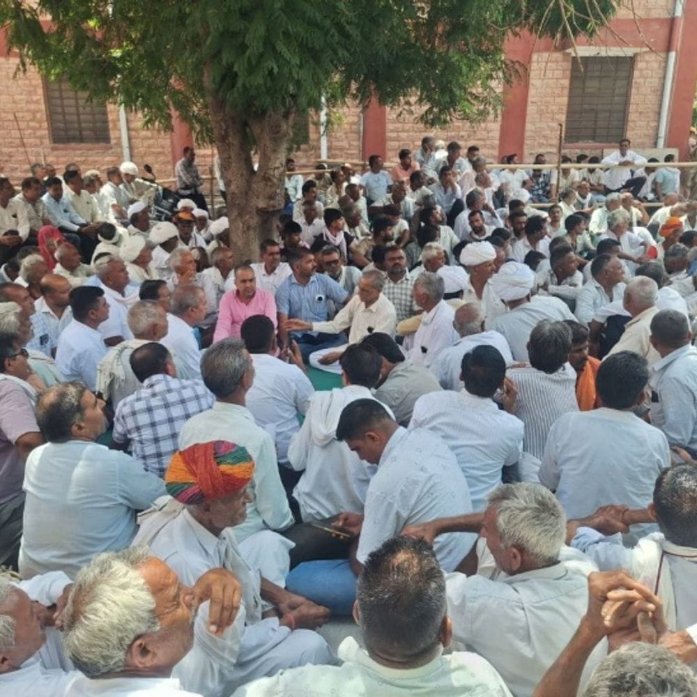 लिफ्ट गिरने से हुई गेटमैन की मौत, सहमति बनी:धरना खत्म, कल होगा पोस्टमॉर्टम; आर्थिक मदद का मिला आश्वासन