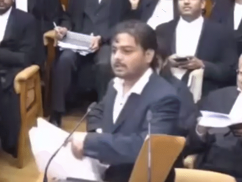 वकील ने CJI का नाम लेकर अपशब्द कहे:सुप्रीम कोर्ट में जजों को आदेश देने लगा, फाइल फेंकी; सिक्योरिटी ने बाहर निकाला