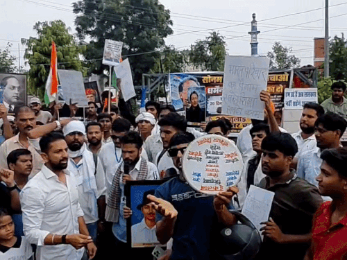 वांगचुक के समर्थन में अलवर में युवाओं ने भरी हुंकार:विरोध प्रदर्शन कर शिक्षा मंत्री से मांगा इस्तीफा; 20 जुलाई को संसद का करेंगे घेराव