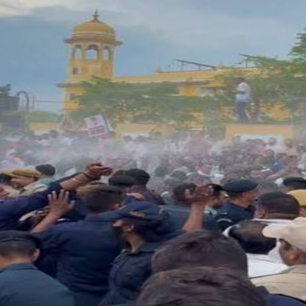 विरोध में पिसा आमजन:पहली बार भाजपा-कांग्रेस प्रदेश अध्यक्ष एक ही दिन दोनों के कार्यालय घेरने निकले; गवर्नमेंट हॉस्टल पर जाम, वाहनों की कतार लगी