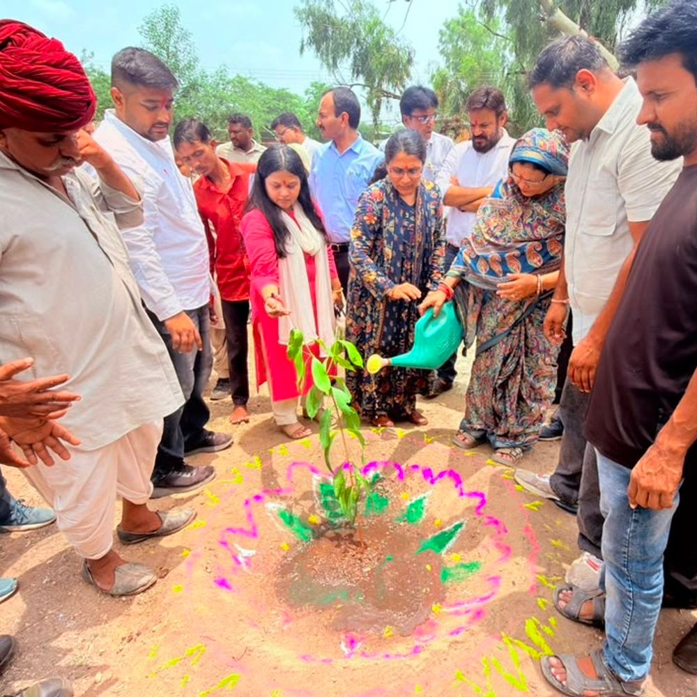 वीबीजीरामजी का जिला स्तरीय कार्यक्रम,योजनाओं की जानकारी दी:लाभार्थियों को सहायता सामग्री और स्वीकृति पत्र दिए, महिलाओं को मातृत्व किट मिली
