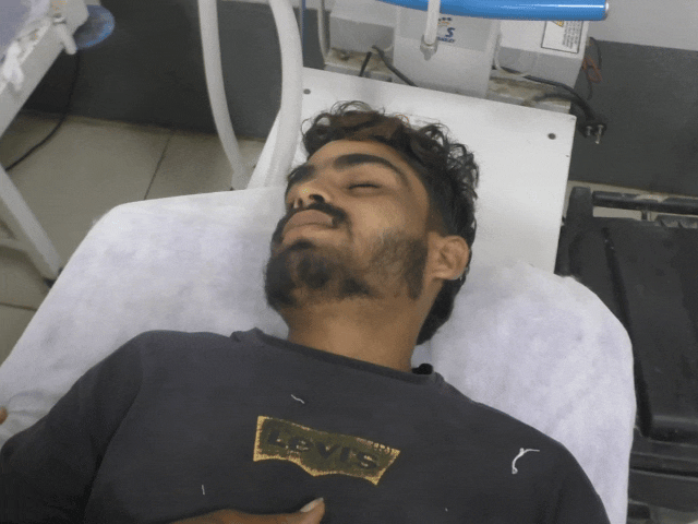 व्यापारियों को गोली मारने वाले बदमाश की पुलिस से मुठभेड़:2 राउंड फायर किए, जवाबी फायरिंग में पैर में गोली लगी; 2 साथी अब भी फरार