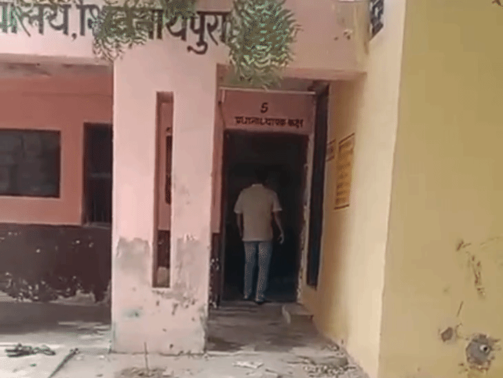 सरकारी स्कूल में शराब पीकर आया हेडमास्टर:रसोई में खुद के लिए खाना बनाने का दबाव डाला; APO किया
