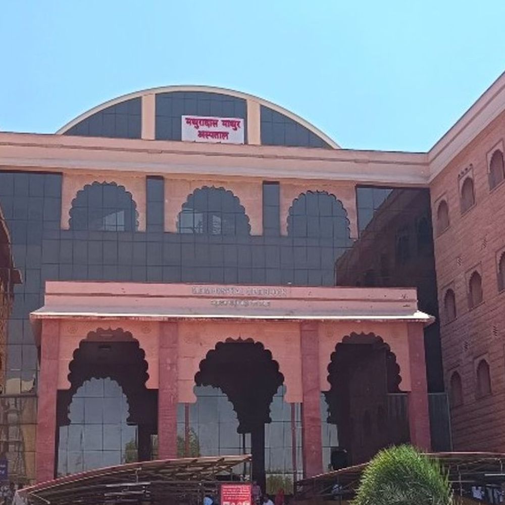 सरकारी हॉस्पिटल में कपड़े उतारकर घूमता रहा डॉक्टर:बारिश में भीगता हुआ आया, बाथरूम में कपड़े उतारे; बोला- मैं डिप्रेशन में हूं
