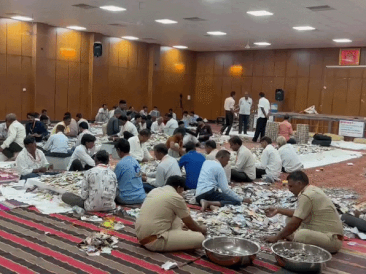 सांवलिया सेठ के भंडार से निकले 10.11 करोड़ रुपए:पहले चरण की गिनती पूरी, अंतिम दिन होगी सोने-चांदी की भेंट की तौल