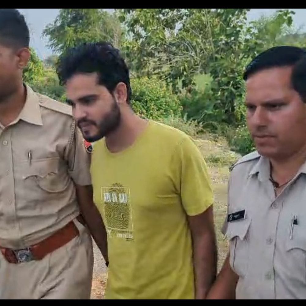 साइबर ठगों को म्यूल बैंक खाता देने वाला गिरफ्तार:झालावाड़ में 'साइबर शील्ड' अभियान के तहत पुलिस ने की कार्रवाई