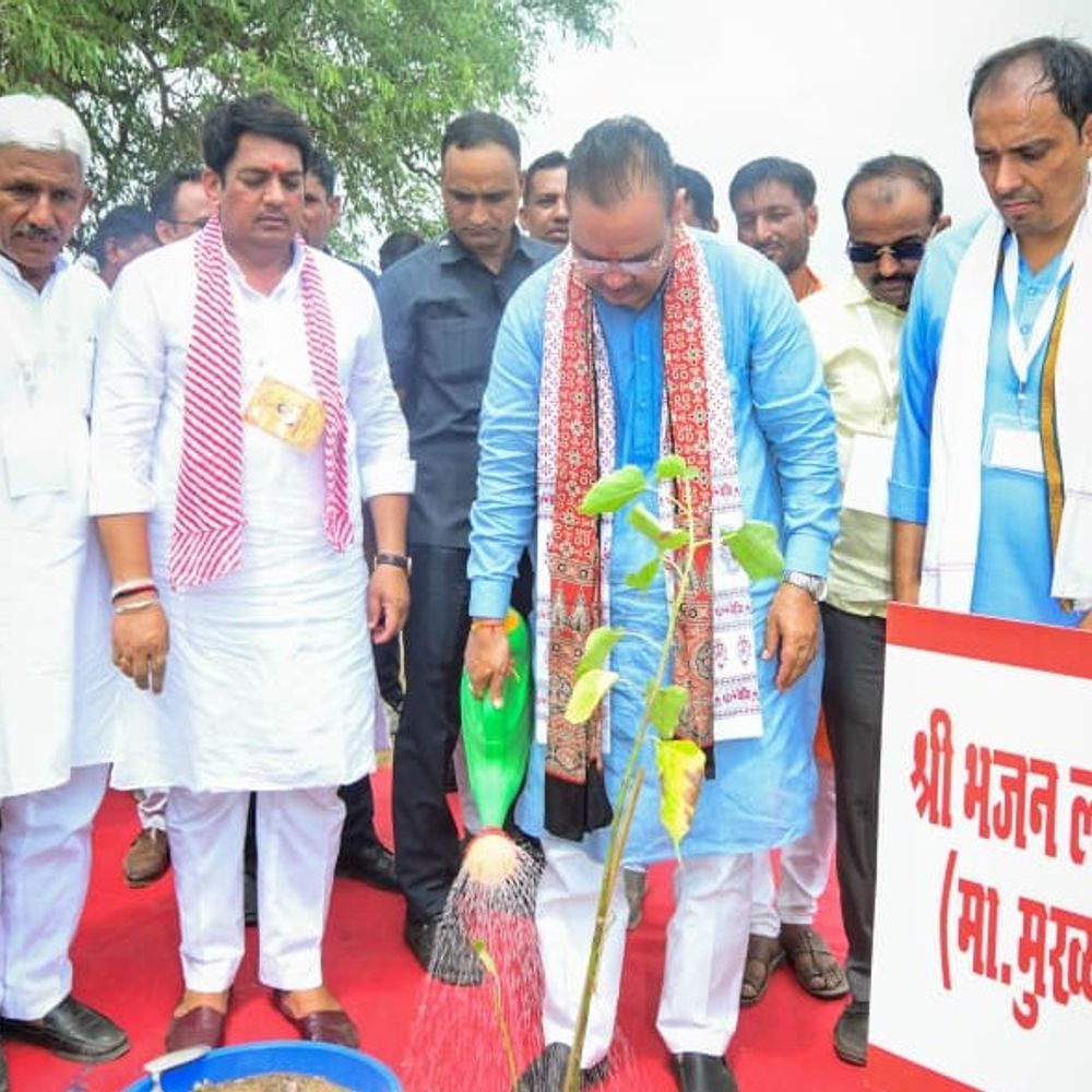 सीएम ने 424 करोड़ के विकास कार्यों का किया शिलान्यास:किसान के घर चाय पी, 'वीबी जी राम जी योजना' की शुरुआत की