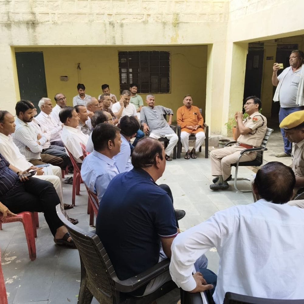सीएलजी की बैठक में छेड़छाड़ की घटनाओं का मुद्दा उठा:बाड़ी रेलवे स्टेशन, धनोरा रोड, कृषि उपज मंडी में पुलिस गश्त बढ़ाने की मांग