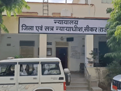 सीकर में अब हॉस्टल-पीजी का रजिस्ट्रेशन जरूरी:स्टूडेंट के साथ मारपीट मामले में जिला जज ने लिया प्रसंज्ञान; इंस्पेक्शन में कई लापरवाही मिलीं