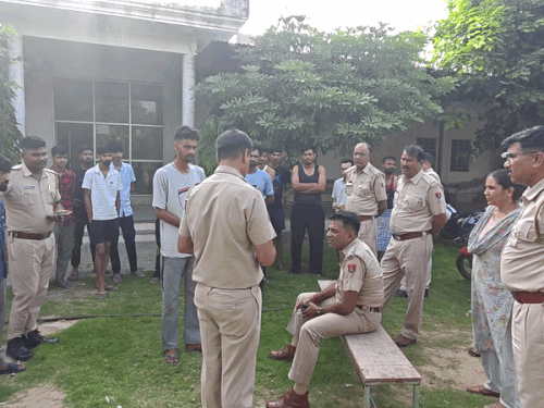 सीकर में फरार आरोपियों की तलाश के लिए रेड:सुबह 4 बजे पुलिस की 200 टीम अलग-अलग इलाकों में पहुंची; हॉस्टल्स को भी खंगाला