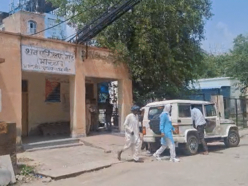 सीकर में स्टूडेंट ने किया सुसाइड:2 साल से हॉस्टल में रहकर कर रहा था तैयारी; स्टाफ ने फंदे से लटके देखा