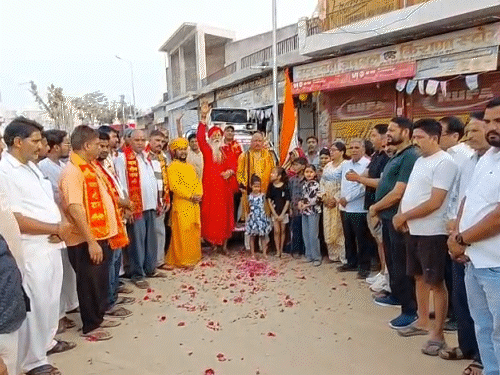 सीकर से गंगोत्री के लिए रवाना हुई 16वीं कांवड़ पदयात्रा:20 शिवभक्त लाएंगे गंगाजल, हर्ष पर्वत पर भोलेनाथ का करेंगे अभिषेक