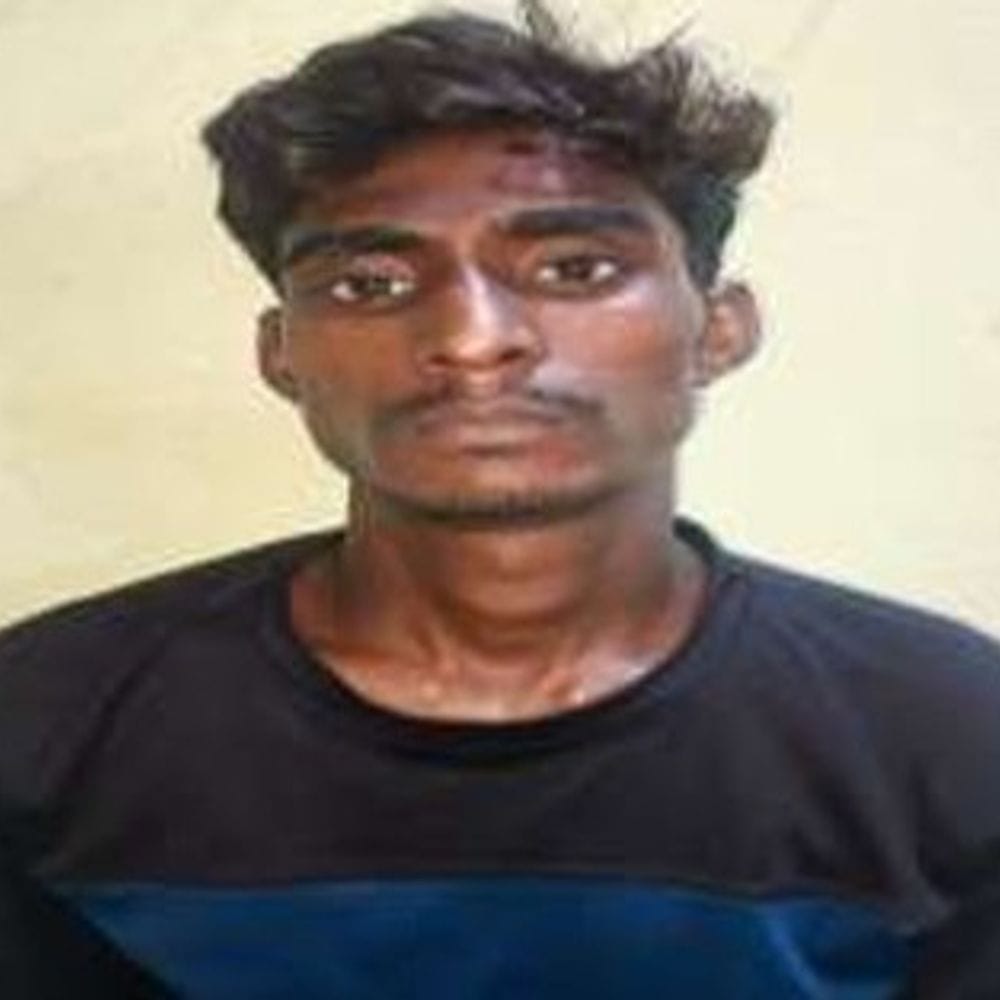 सुनसान मकानों की रेकी कर चोरी की, आरोपी गिरफ्तार:नशे की लत के लिए करता था वारदातें; खंडहर में छिपाकर रखे मोबाइल-इलेक्ट्रॉनिक सामान जब्त