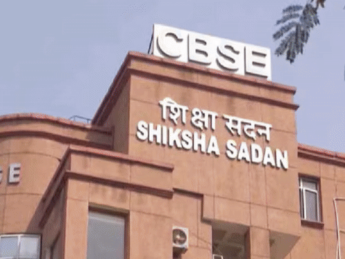 सुप्रीम कोर्ट बोला-9वीं में तीसरी भाषा का बोझ न डालें:बोर्ड परीक्षा के एक साल पहले बच्चों में तनाव बढ़ेगा, सरकार से कहिए ऐसा न करें