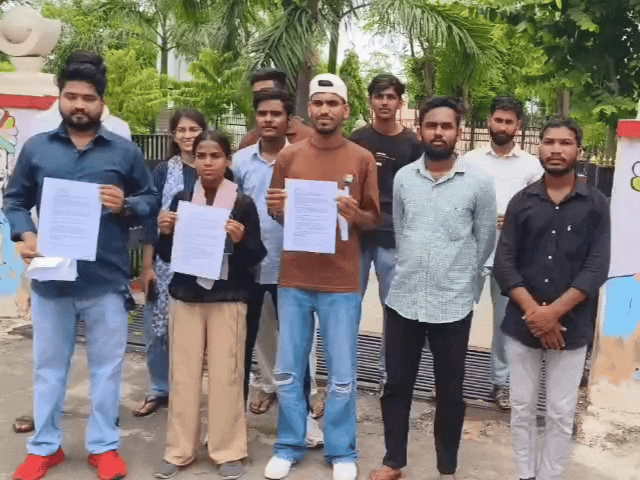 सोनम वांगचुक के समर्थन में पदयात्रा:2 दिन की भूख हड़ताल करेंगे युवा, बोले- मांगें सरकार तक पहुंचानी है