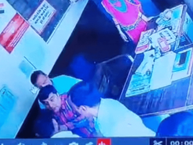 स्कूल में टीसी को लेकर हंगामा, तोड़फोड़ करने का आरोप:स्कूल प्रबंधन ने कर्मचारियों से गलत व्यवहार का लगाया आरोप