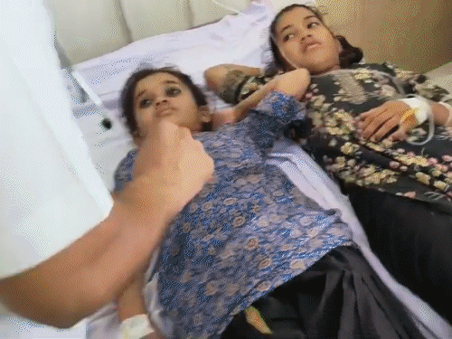 स्कूल में मिड-डे मील खाने के बाद 30 बच्चे बीमार:उल्टी, पेट दर्द और घबराहट की शिकायत के बाद अस्पताल में कराया भर्ती