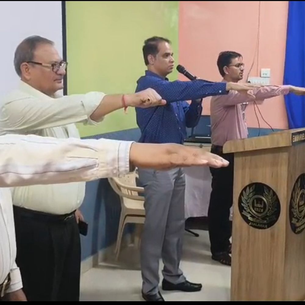 स्कूलों में नशे के खिलाफ जागरूकता शिविर लगाए:स्टूडेंट्स को नशामुक्त रहने की दिलाई शपथ, नई पीढ़ी को अपराध-नशे से बचाना है लक्ष्य