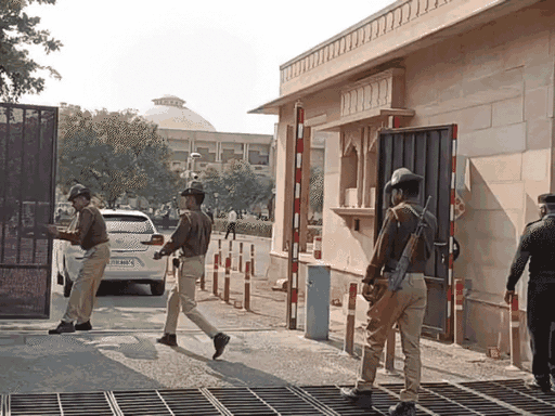 हाईकोर्ट को फिर बम से उड़ाने की धमकी:कोर्ट परिसर में डेढ़ घंटे चला सर्च ऑपरेशन, नहीं मिली कोई संदिग्ध वस्तु