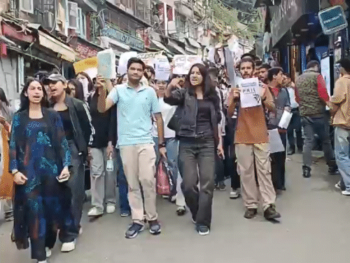हिमाचल में सोनम वांगचुक के समर्थन में प्रदर्शन:धर्मेंद्र प्रधान के इस्तीफे की मांग, शिमला, मंडी, सोलन और कुल्लू में सड़कों पर उतरे लोग