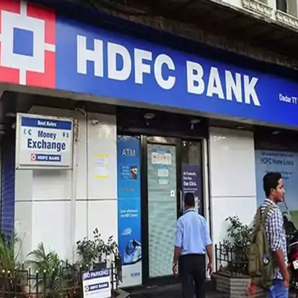 HDFC बैंक का मुनाफा 5% बढ़कर ₹19,060 करोड़:नेट इंटरेस्ट इनकम 6.7% बढ़ी; बैंक के नतीजे एक्सपर्ट्स के अनुमान से कम रहे