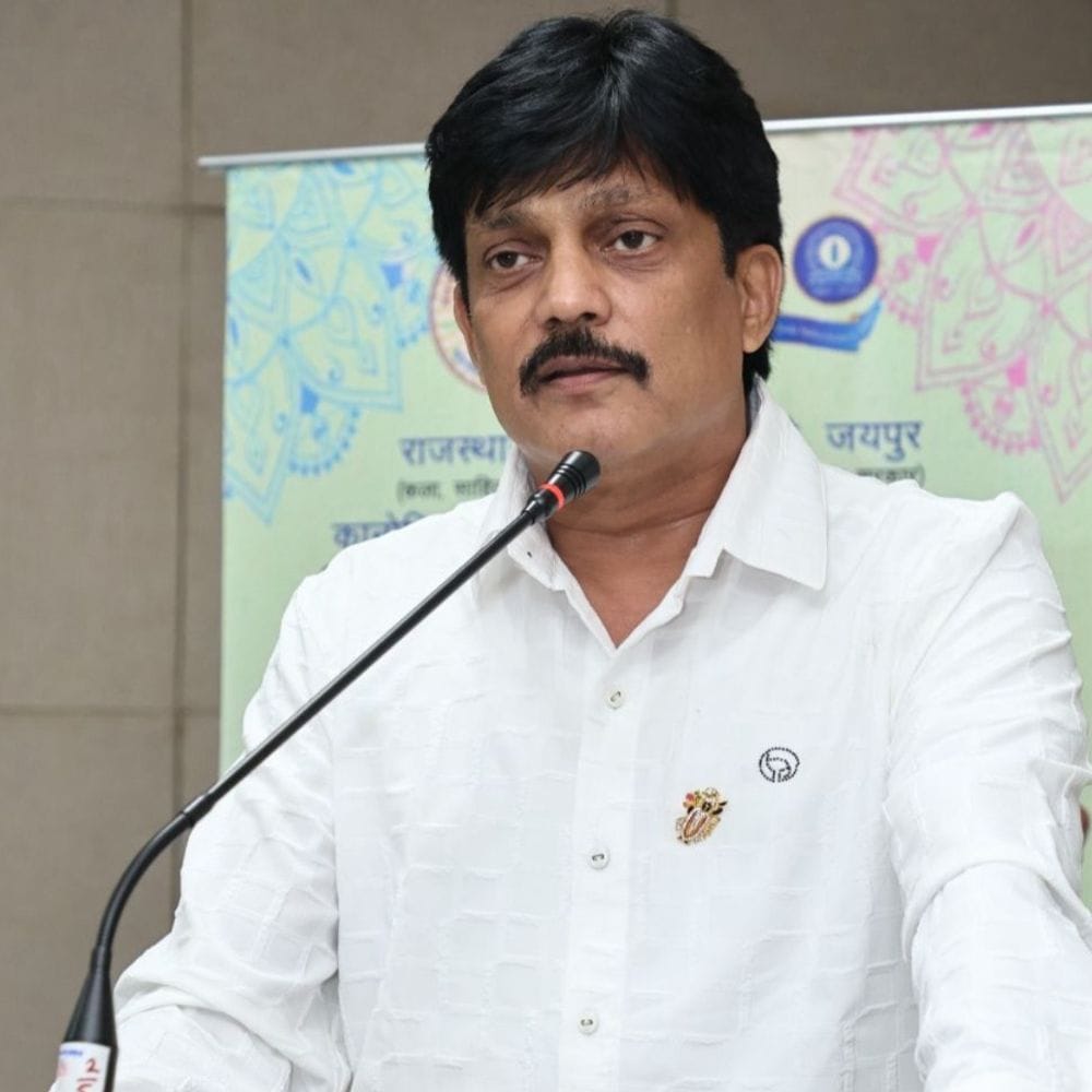 RAS अफसर ने लिखा-बच्चों के प्रोटेस्ट को बदनाम मत करो:इनको तो डिमांड करना भी नहीं आता; पेपरलीक करने वालों को 7 दिन में फांसी दी जाए