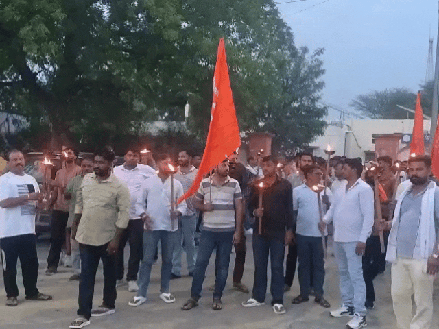 UGC नियमों से कॉलेज परिसरों में बढ़ेंगी दूरियां:यूजीसी के नए नियमों के खिलाफ श्री राजपूत करणी सेना और स्वर्ण समाज का विरोध, झुंझुनूं में राष्ट्रपति के नाम सौंपा ज्ञापन