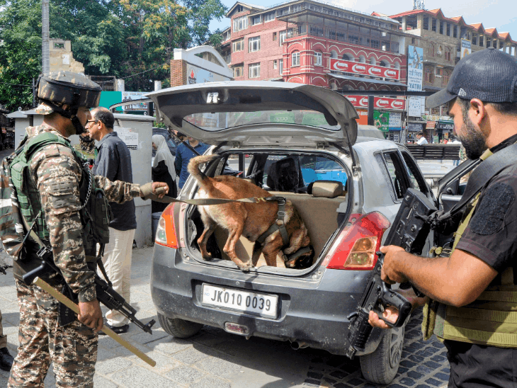 कश्मीर में टारगेट किलिंग रोकने की तैयारी:प्रवासी मजदूरों के लिए क्लस्टर बनेंगे, थाने में देनी होगी जानकारी; 4 दिन पहले 2 की हत्या हुई थी