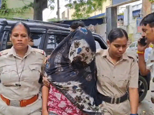 जंतर-मंतर प्रोटेस्ट में तोड़फोड़ करने वाला था संदिग्ध जैश आतंकी:बंगाल STF का दावा- पुलिस की वर्दी पहनकर घुसने वाला था; गर्लफ्रेंड भी गिरफ्तार