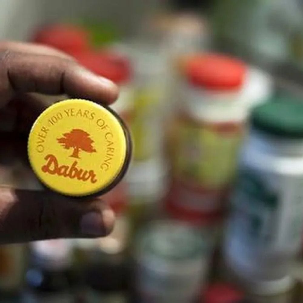 FSSAI की डाबर के '100%' दावे वाले प्रोडक्ट्स पर रोक:शहद और घी समेत कई सामान बेचना बैन; 15 दिन में रिपोर्ट मांगी
